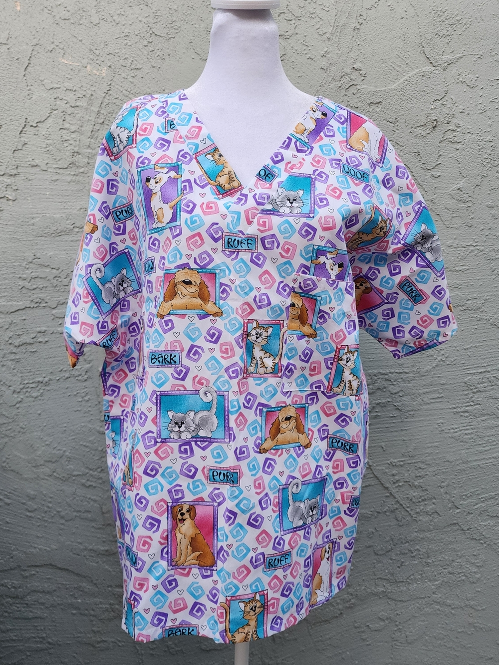 NWT Vintage SB Scrubs Dog & Cat Print V-Neck Medical Scrub Top [M]